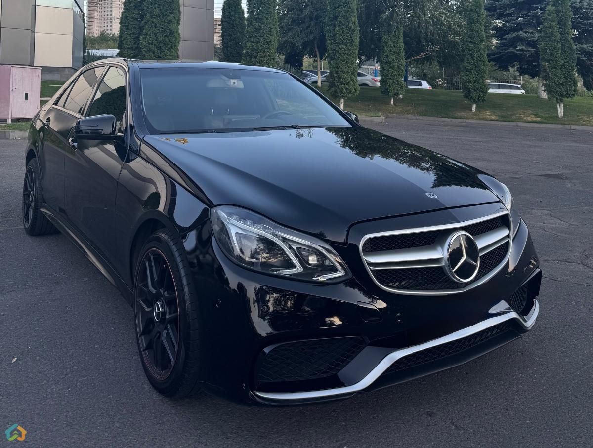 Mercedes-Benz E200 - image 1