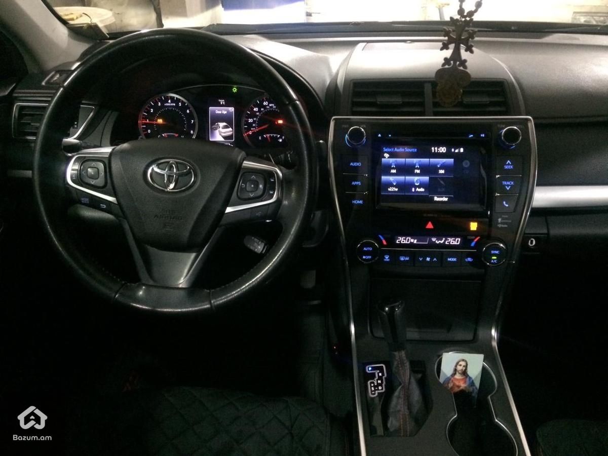 Toyota Camry XSE - image 5