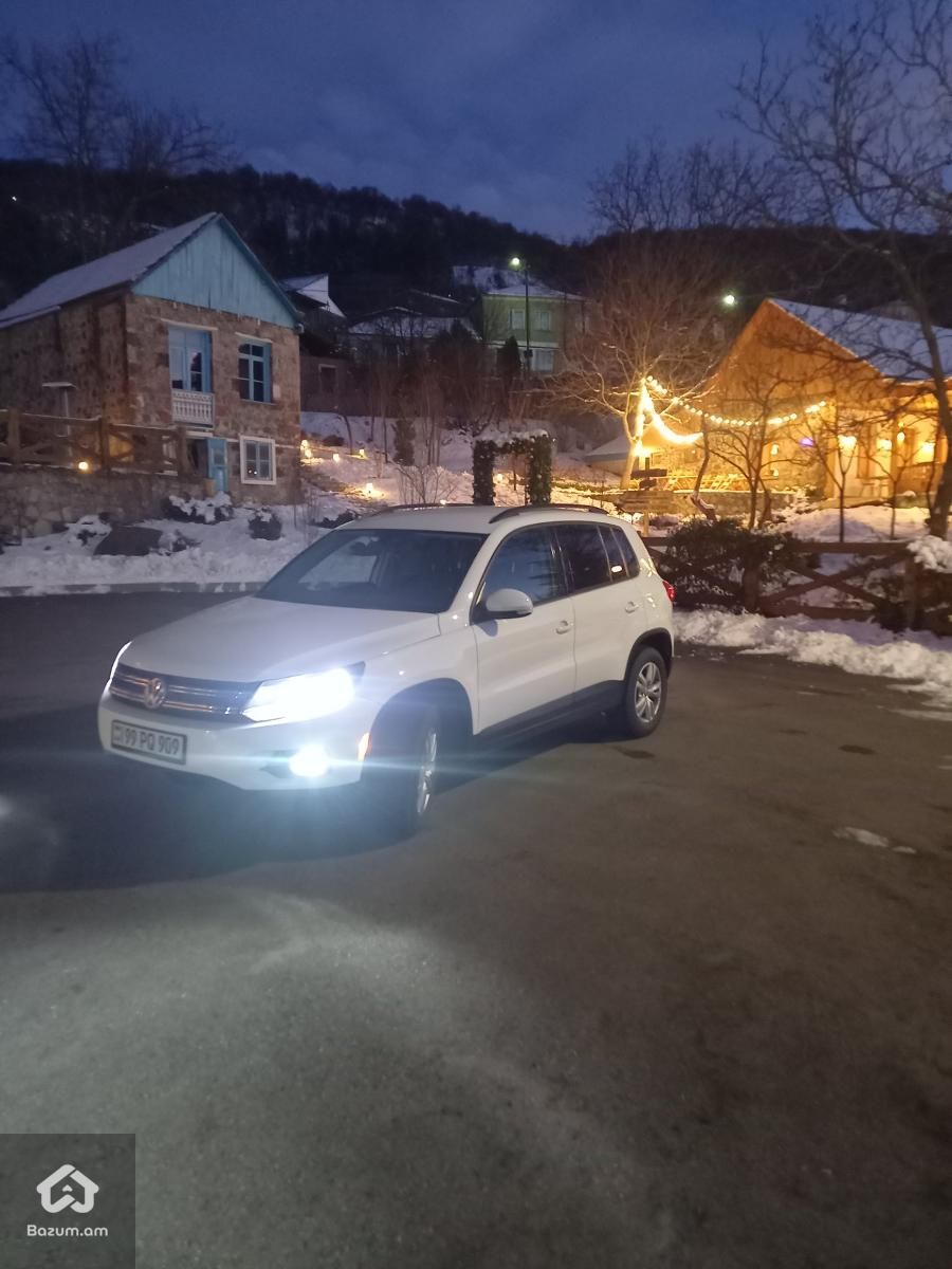 Volkswagen Tiguan  - image 1