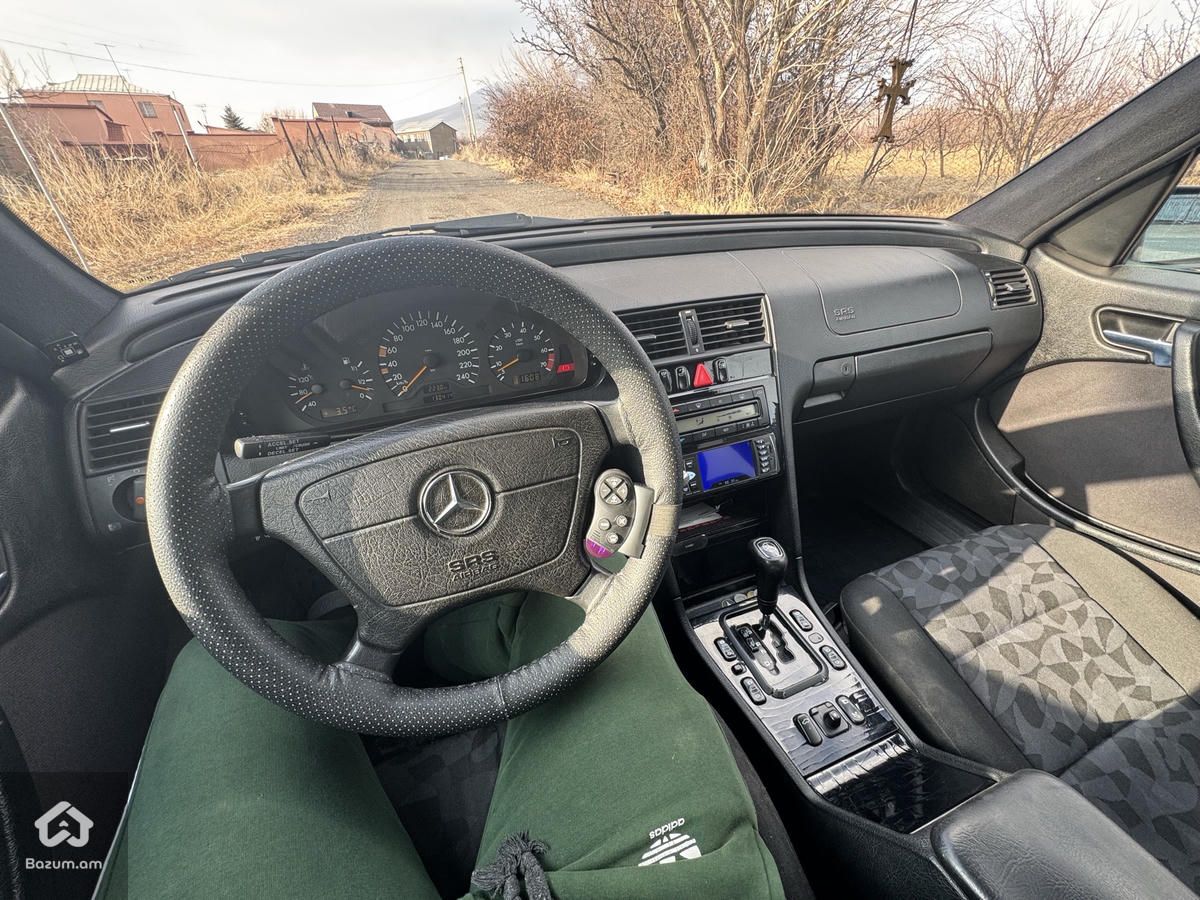 Mercedes Benz C200, Japan, գործարանային Ձախ ղեկ - image 4