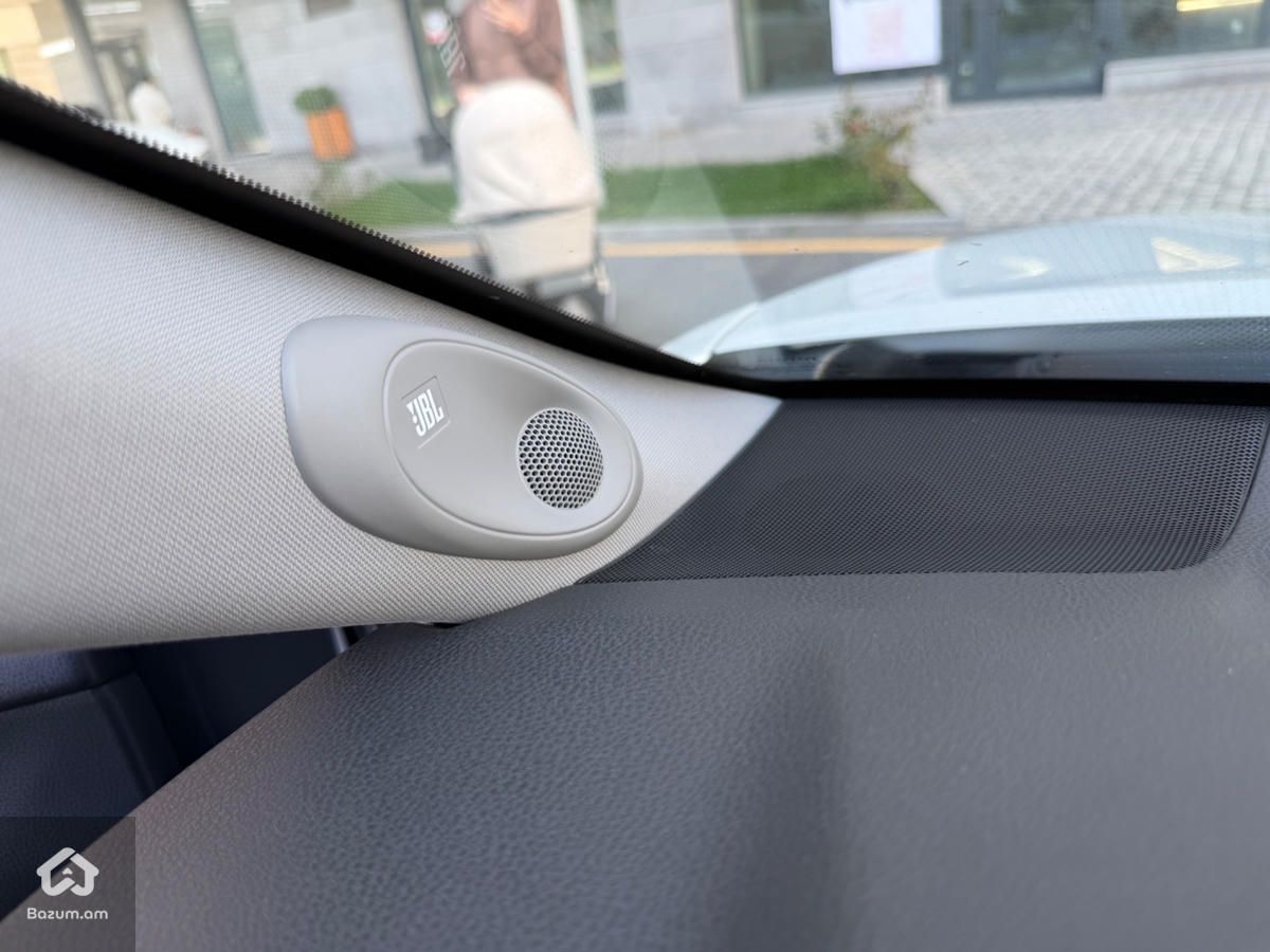 Toyota Camry 2021 - image 12
