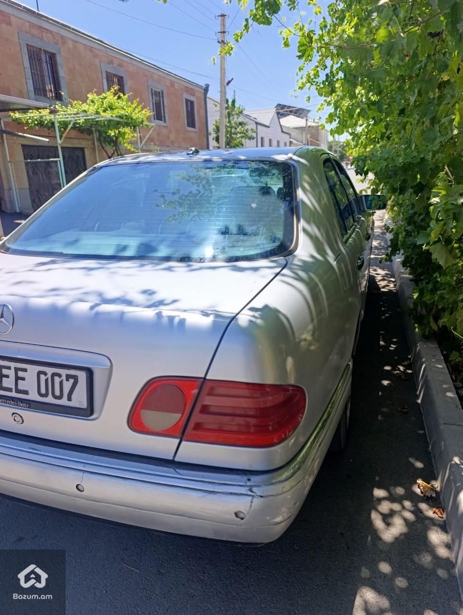Mercedes-Benz E class W210 - image 3