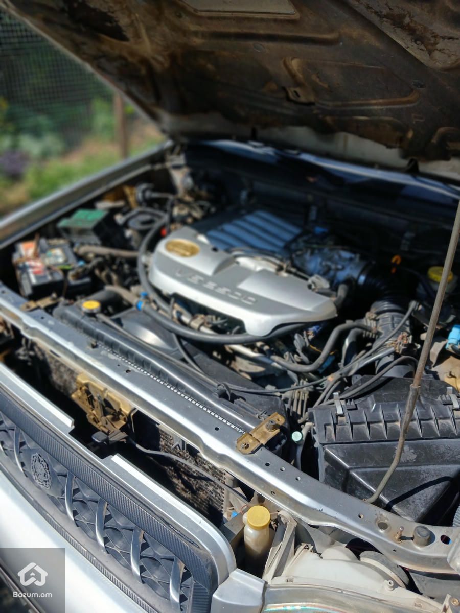 Nissan Pathfinder 2001 - image 8