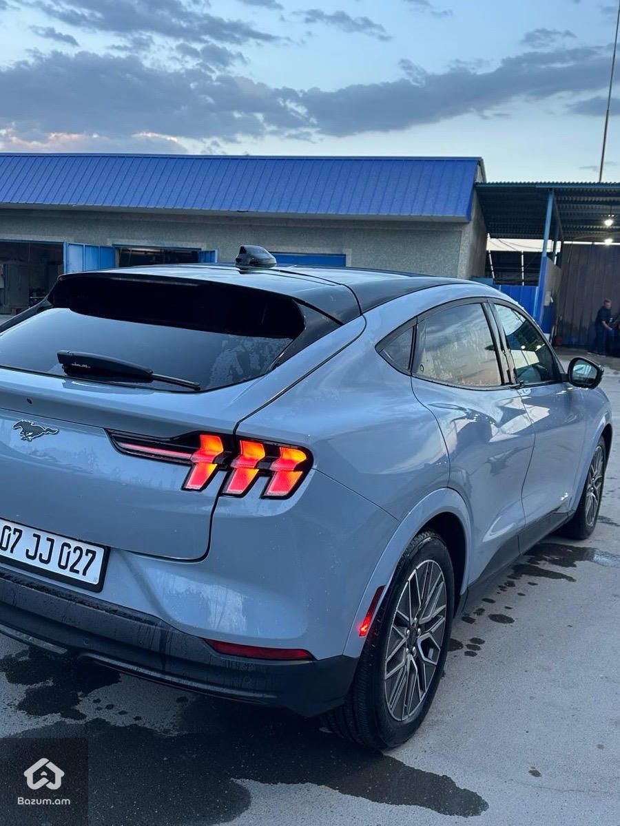 Ford Mustang Mach-E Premium 20205 - image 3