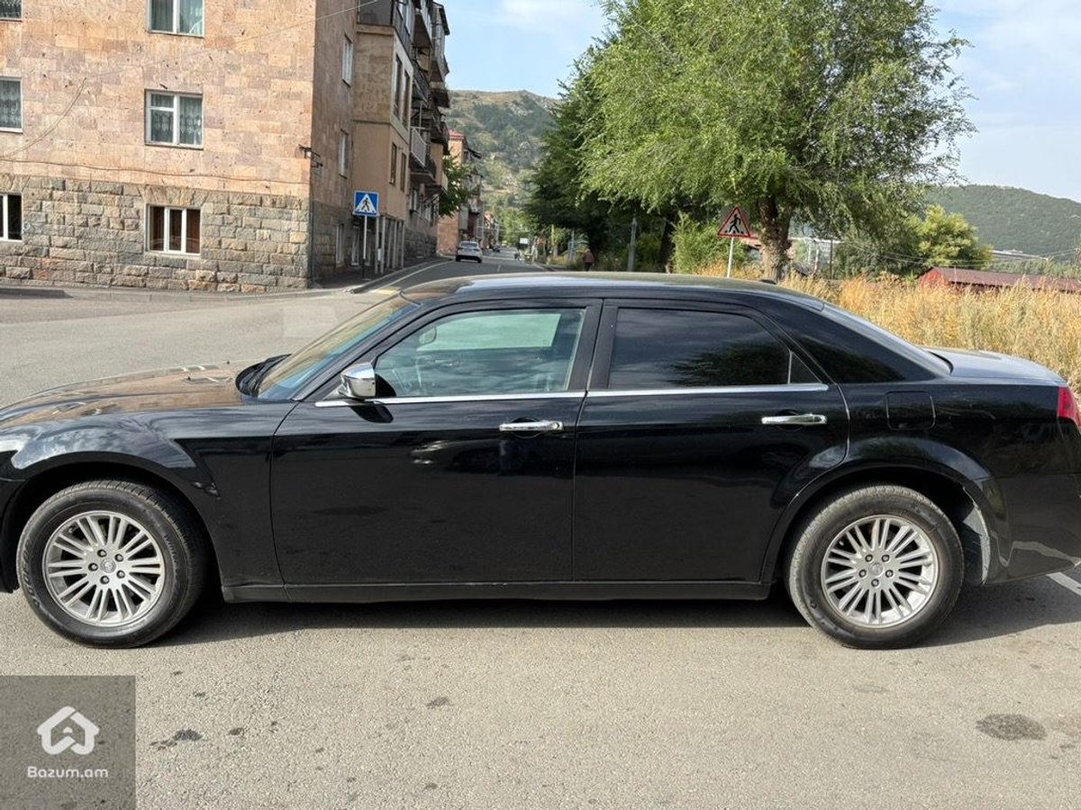 Chrysler 300C 2010 - image 4