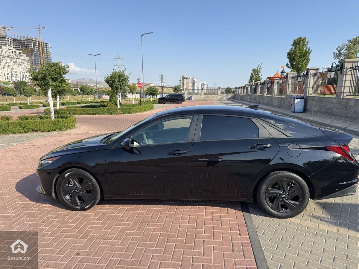 Hyundai Elantra - image 2