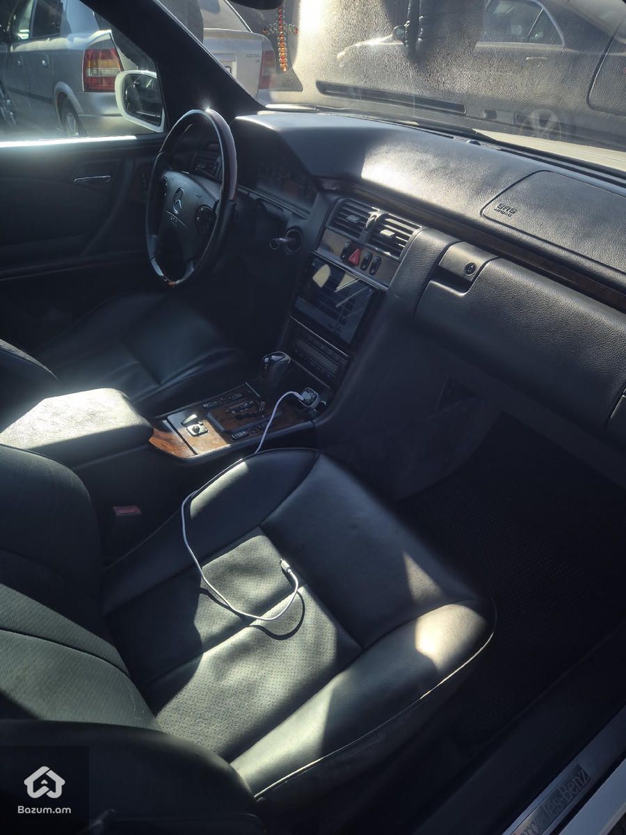 Mercedes benz w210 - image 23