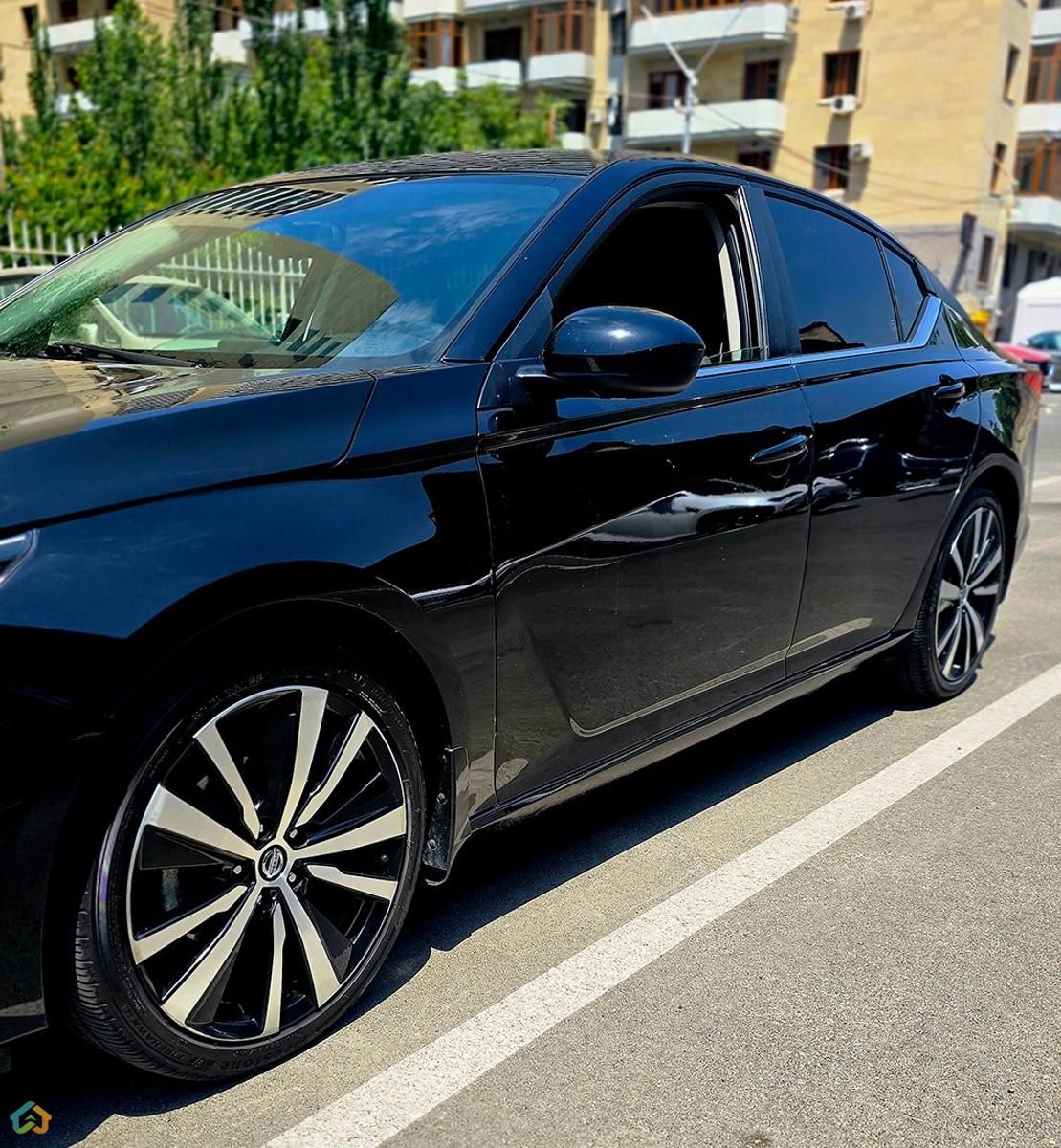 Nissan Altima SR - image 5
