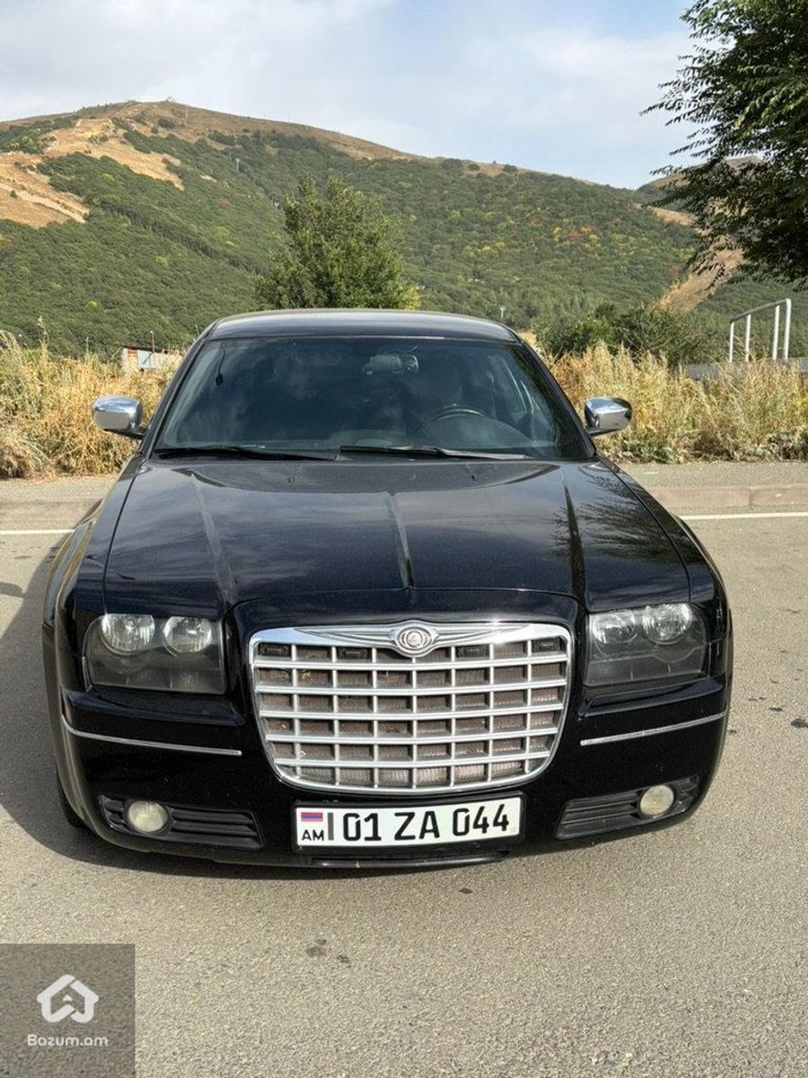 Chrysler 300C 2010 - image 1