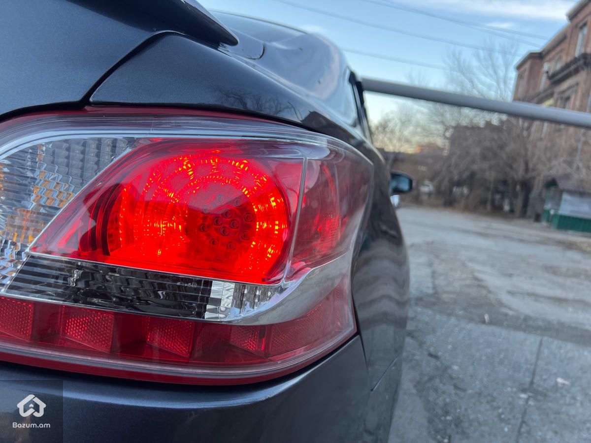 Nissan Altima - image 6