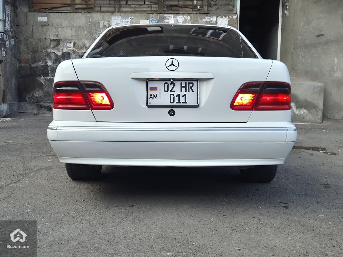 Mercedes benz w210 - image 2