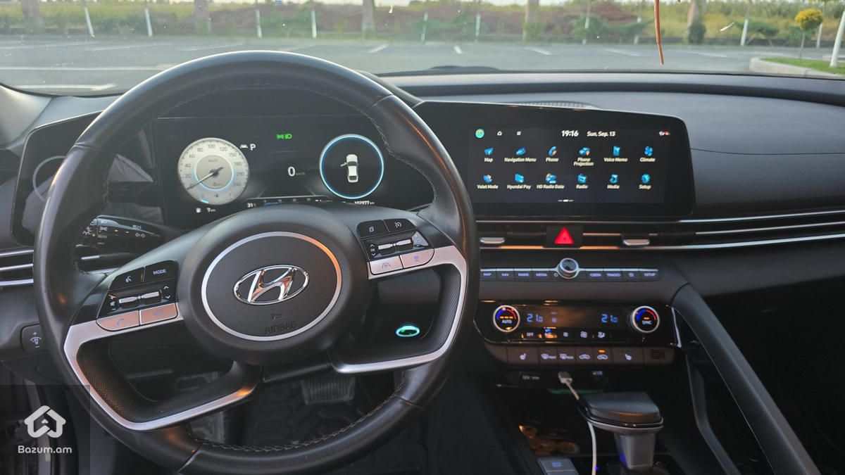 Hyundai Elantra SEL + 2022 - image 5