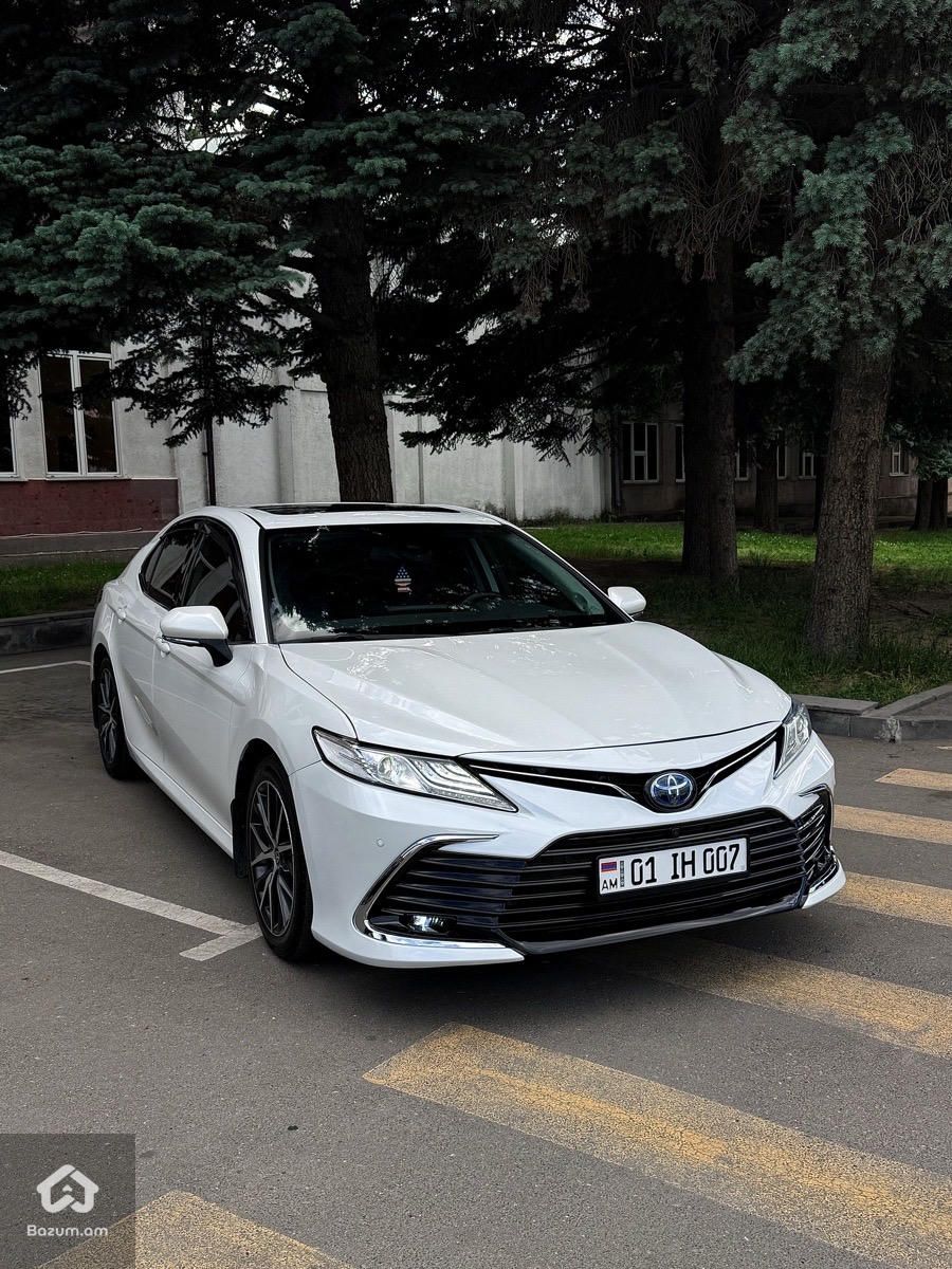 Toyota Camry 2021 HYBRID - image 1