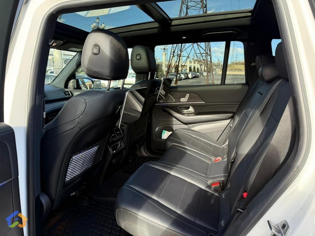 Mercedes Benz GLS - image 6