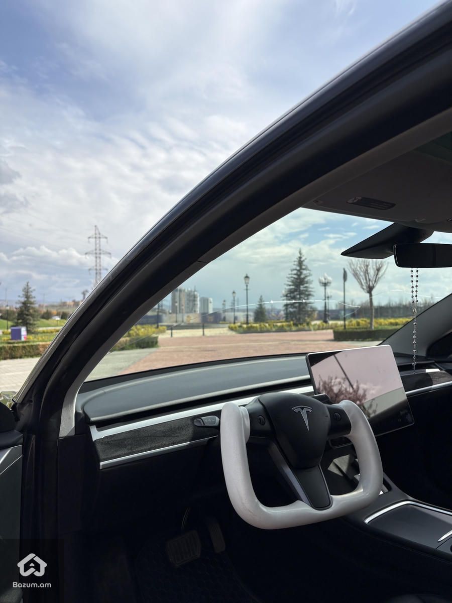 Tesla Model 3 - image 4