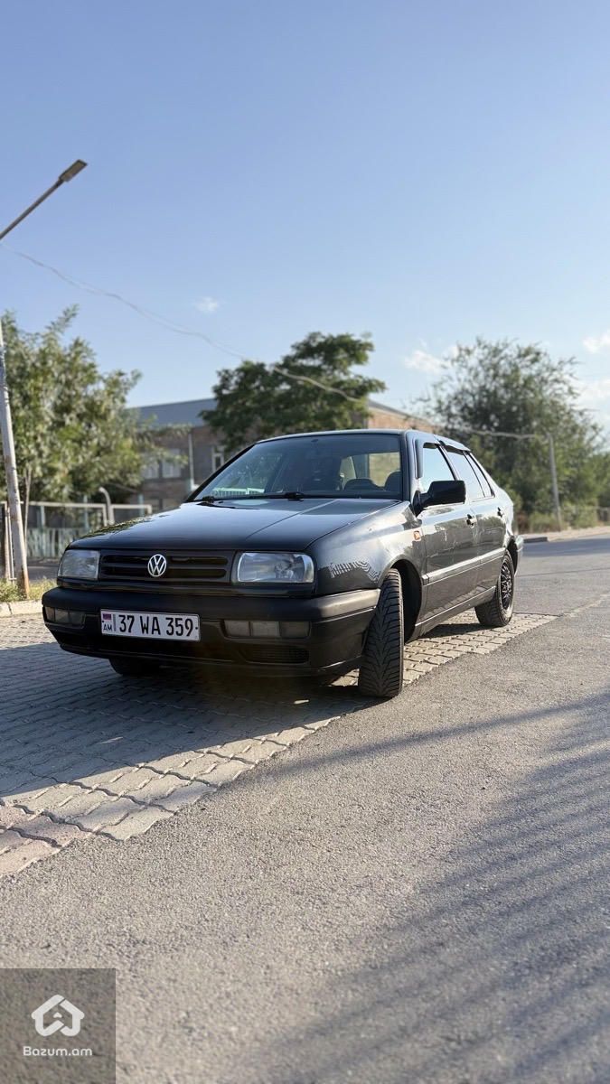 Volkswagen Vento 1994 - image 1