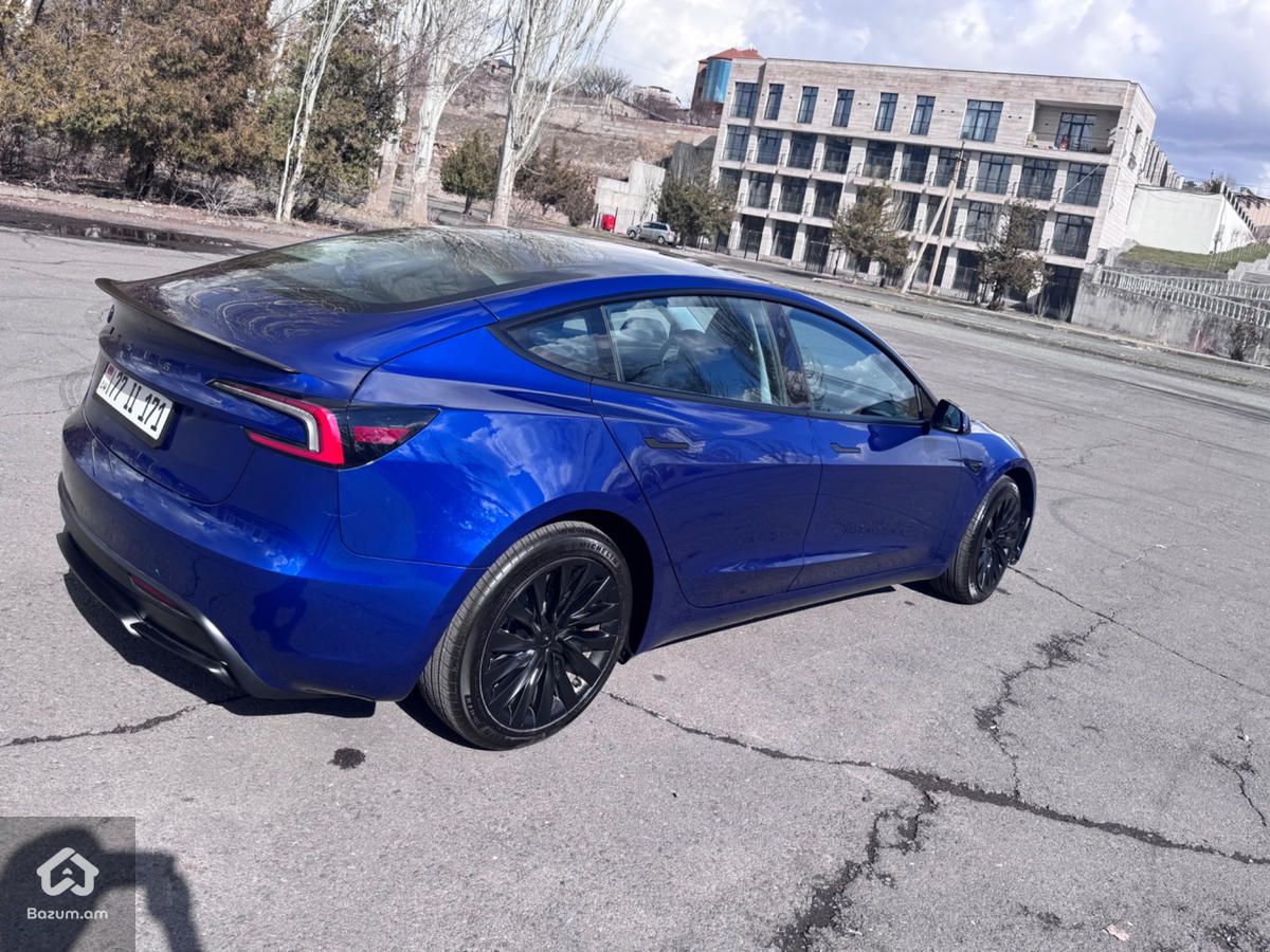 Tesla Model 3 - image 2