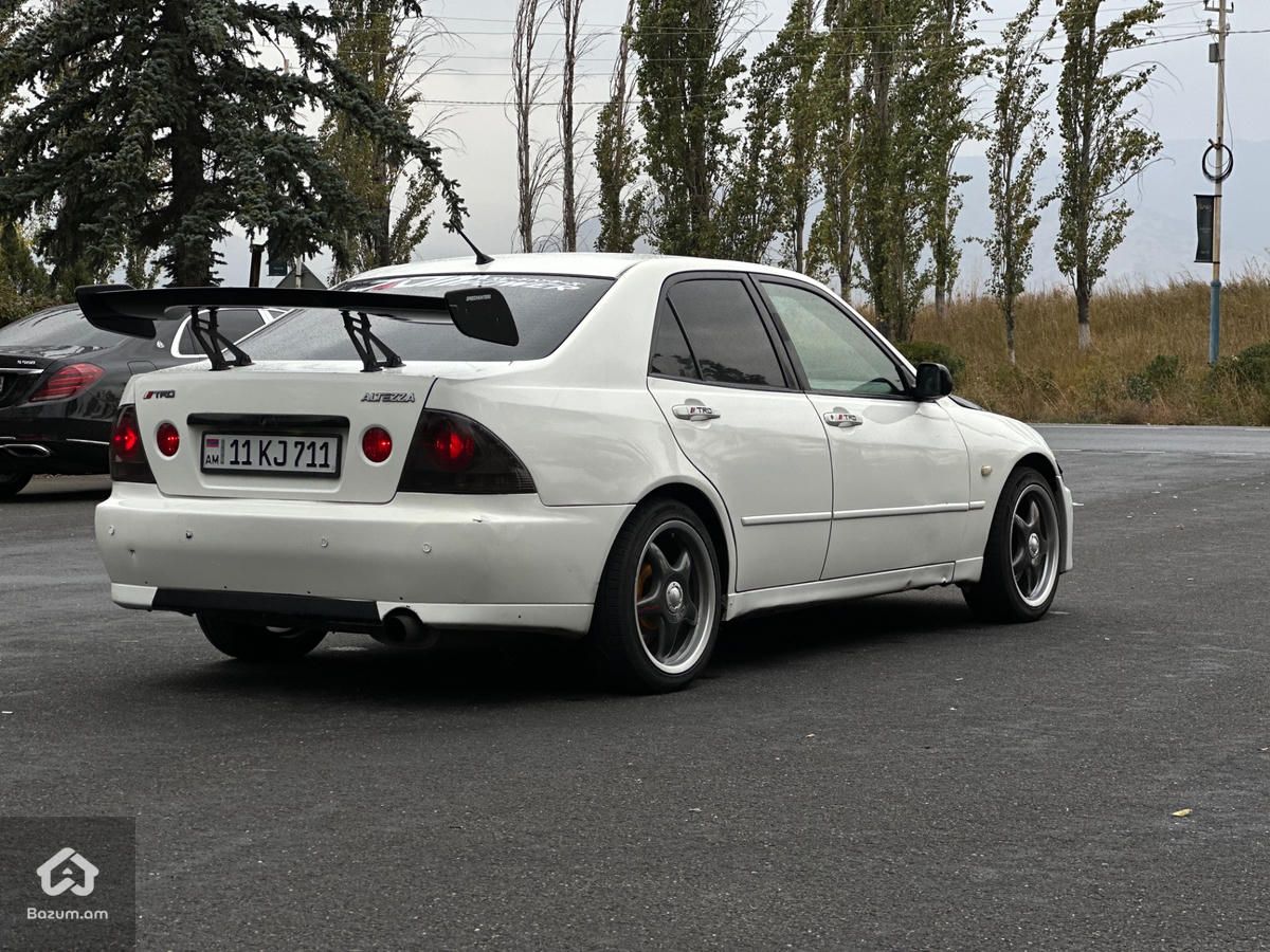 Toyota Altezza 2001 - image 4