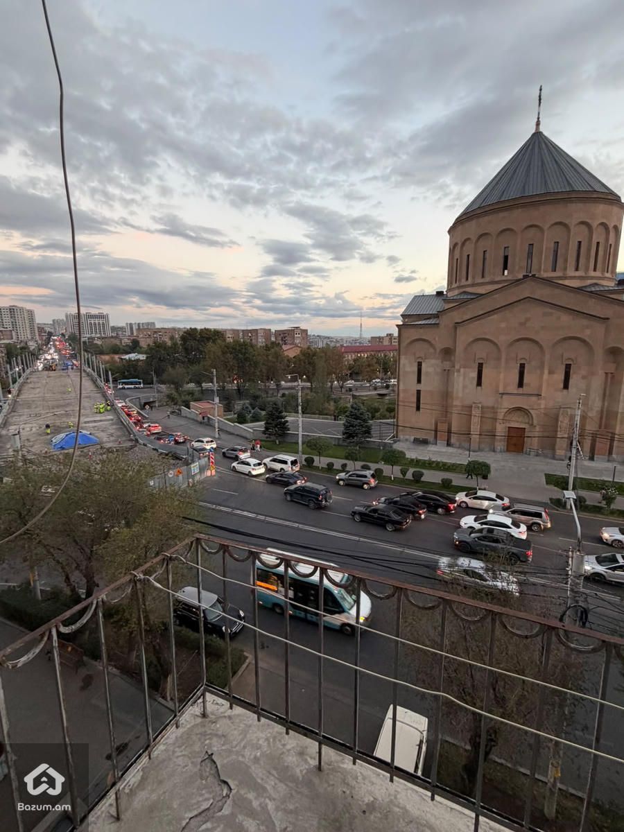 Կոմիտաս եկեղեցու մոտ ստալինկա: Комитас Komitas - image 2
