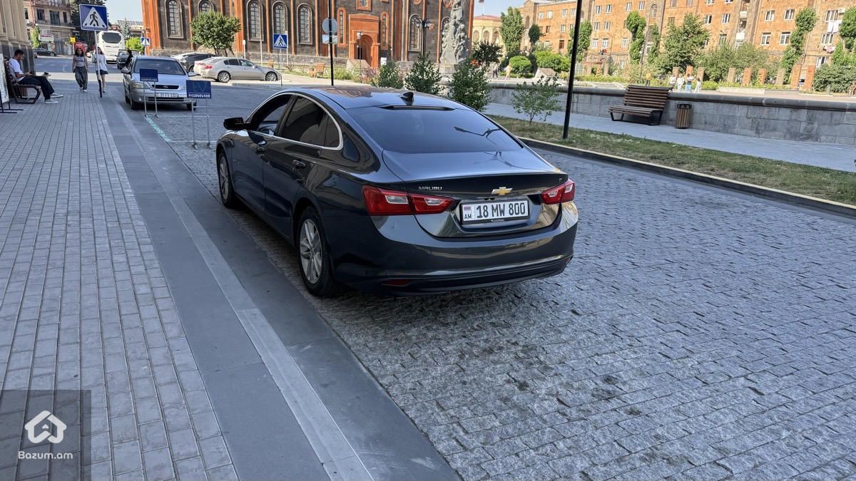Chevrolet Malibu 2017 - image 1