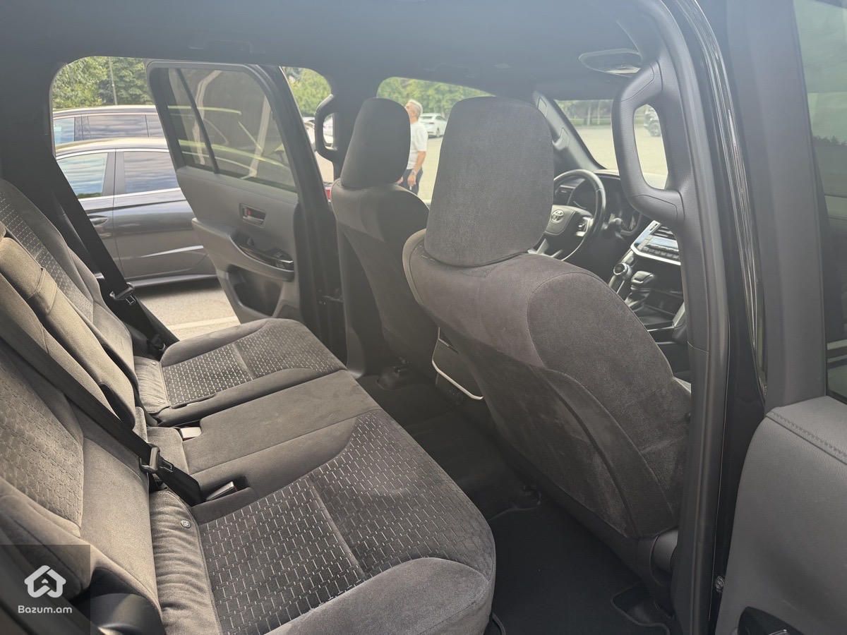Toyota Land Cruiser 2022 - image 3