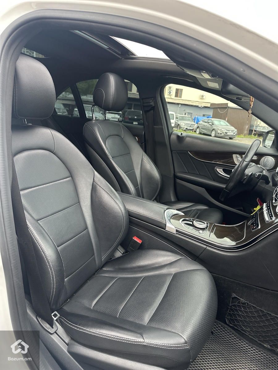 Mercedes Benz C300 - image 11
