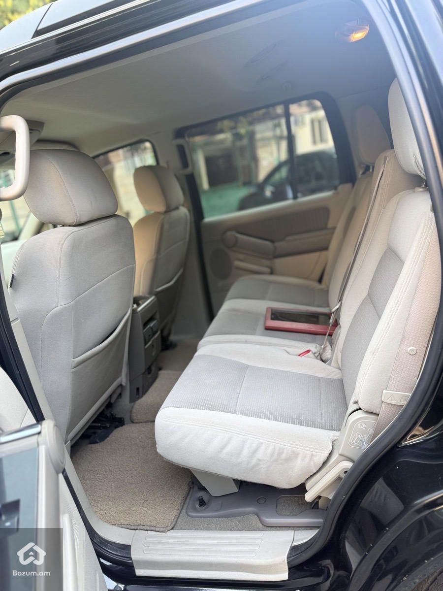 Ford Explorer - image 4