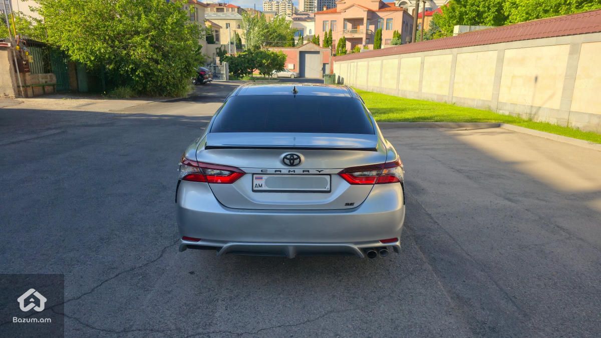 Toyota Camry SE 2.5L - image 9