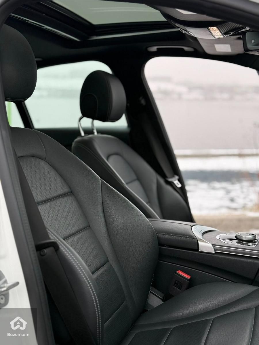 Mercedes Benz C300 - image 4