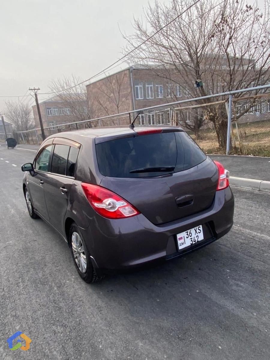 Nissan Tiida - image 5