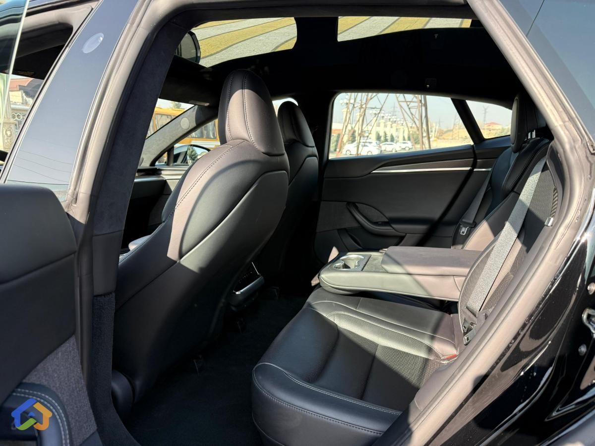 Tesla Model S Plaid - image 7