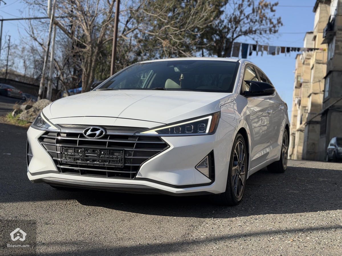 Hyundai Elantra Limited  - image 1