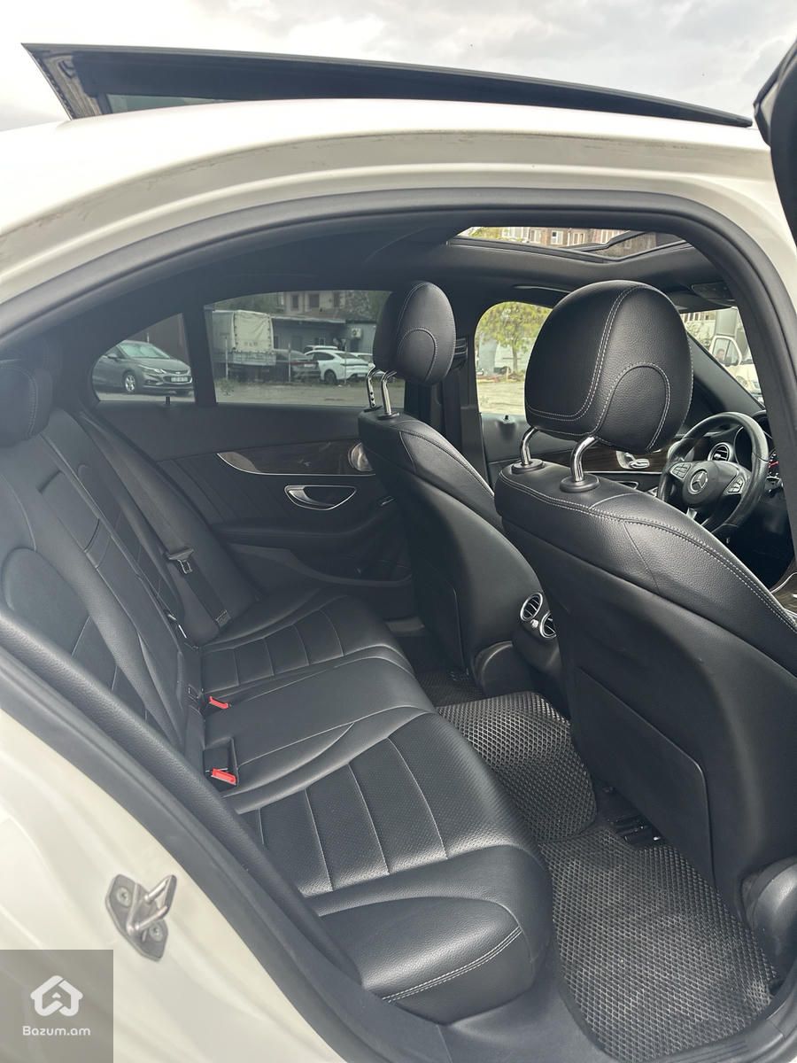 Mercedes Benz C300 - image 10