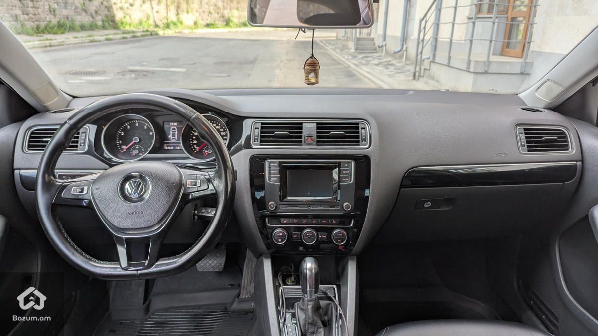 Volkswagen Jetta  - image 7