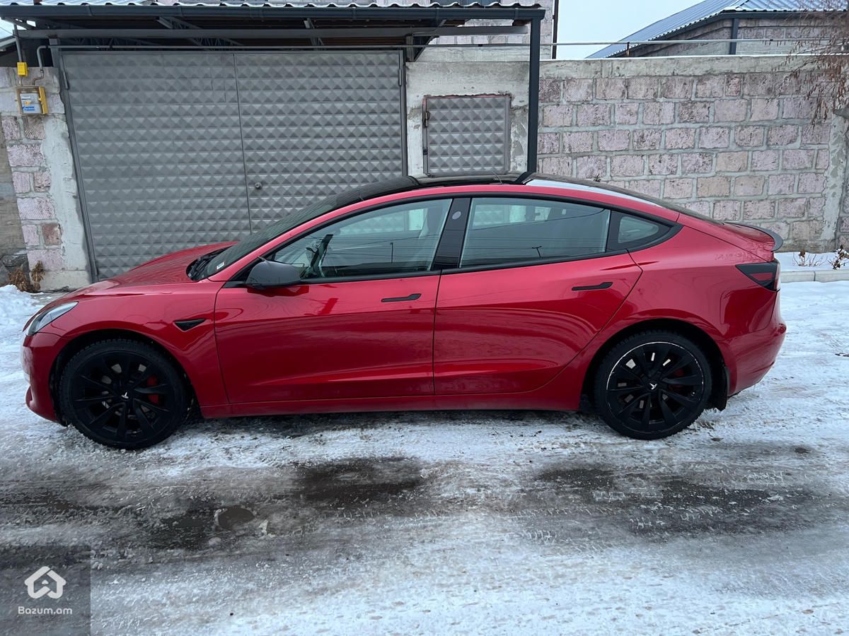 Tesla Model 3 - image 3