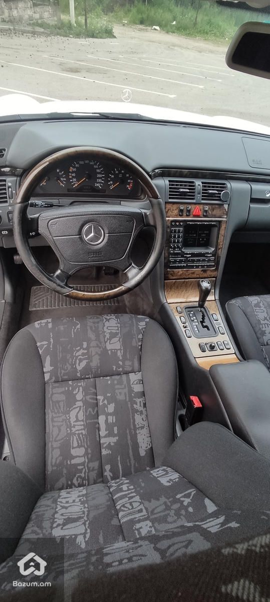 Mercedes-Benz E-Class W210 - image 37
