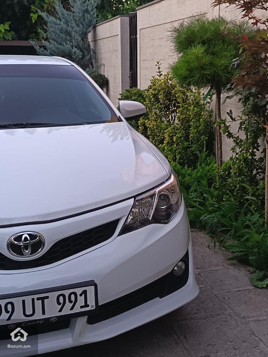 Toyota Camry - image 6