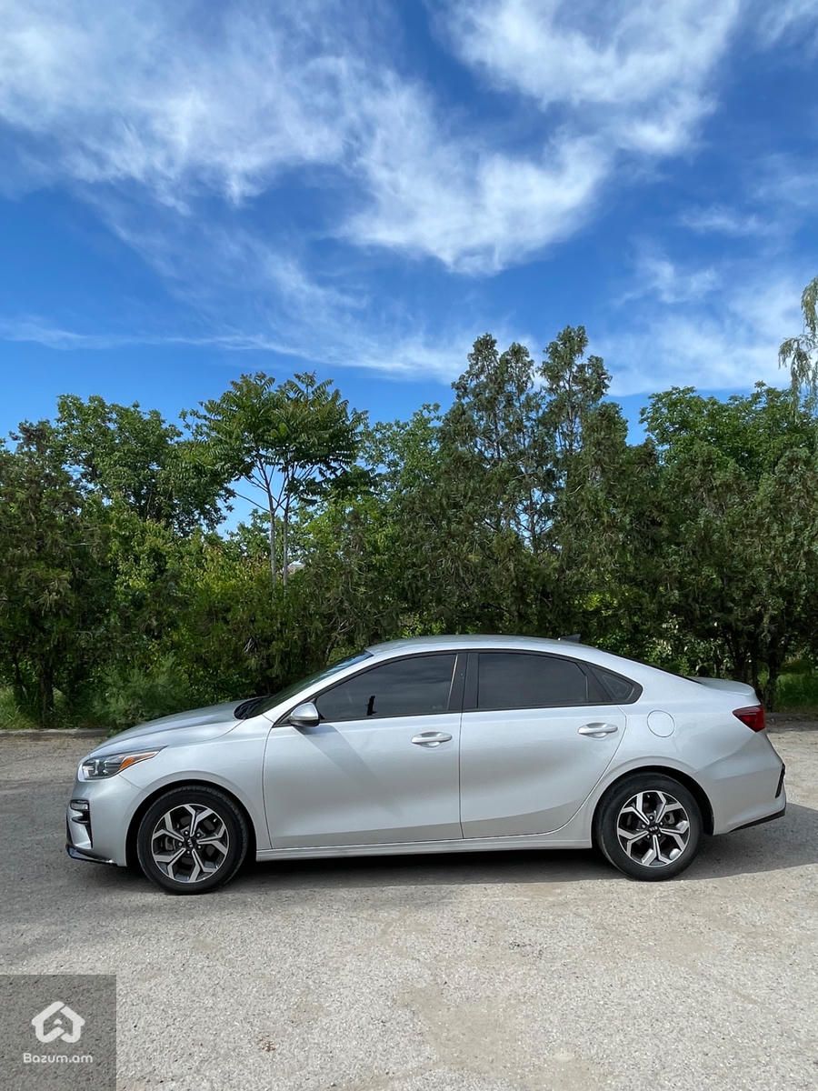 Kia Forte - image 7