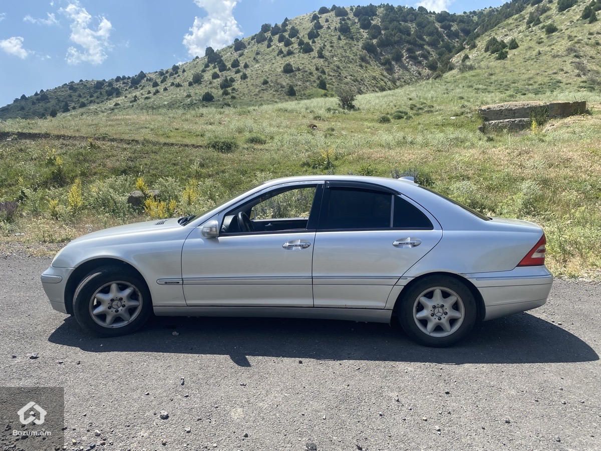 Mercedes-Benz W203 - image 3