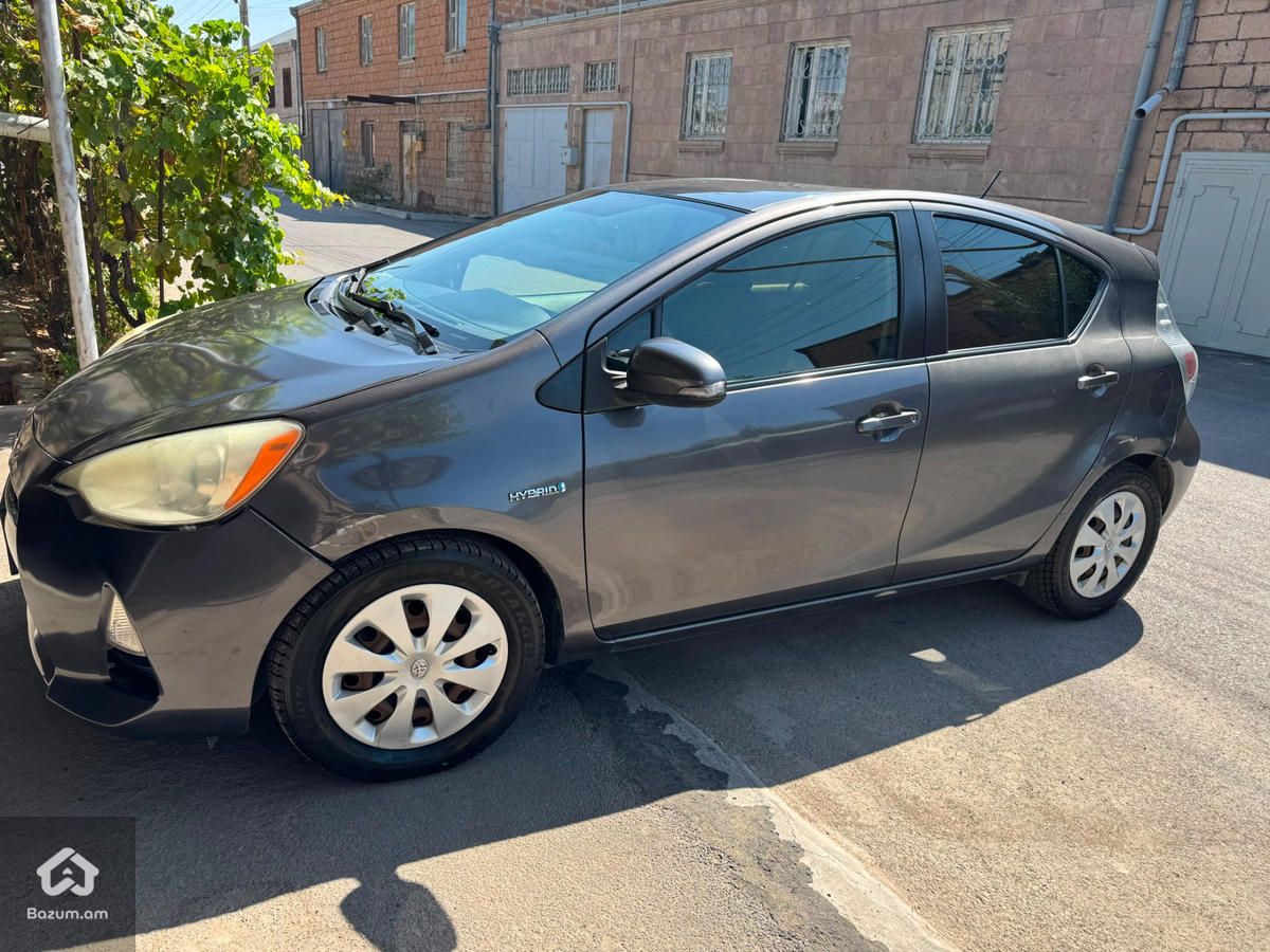 Toyota Prius 2013 - image 9