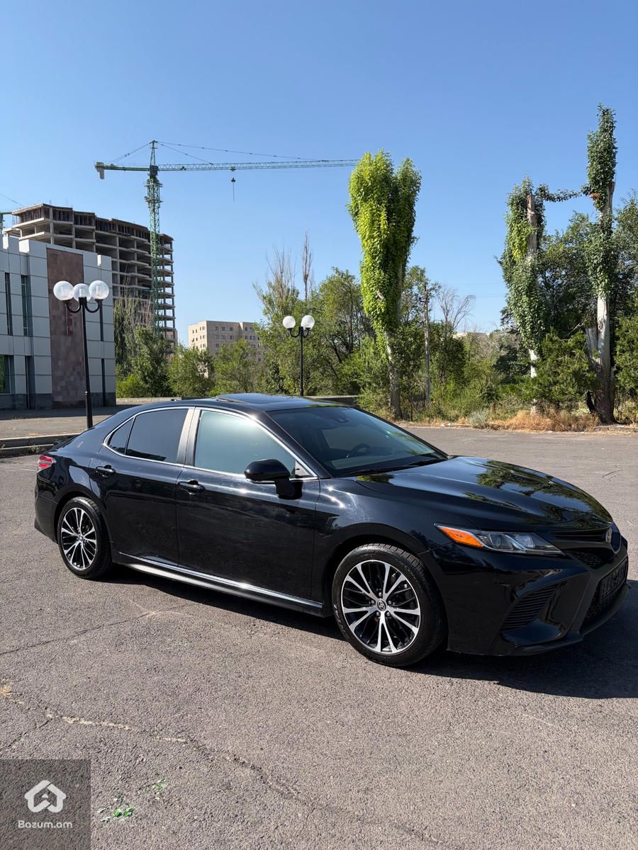 Toyota Camry SE 2020 - image 3