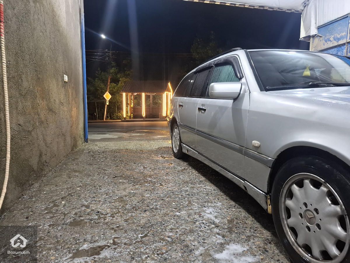 MERCEDES BENZ C240 - image 5