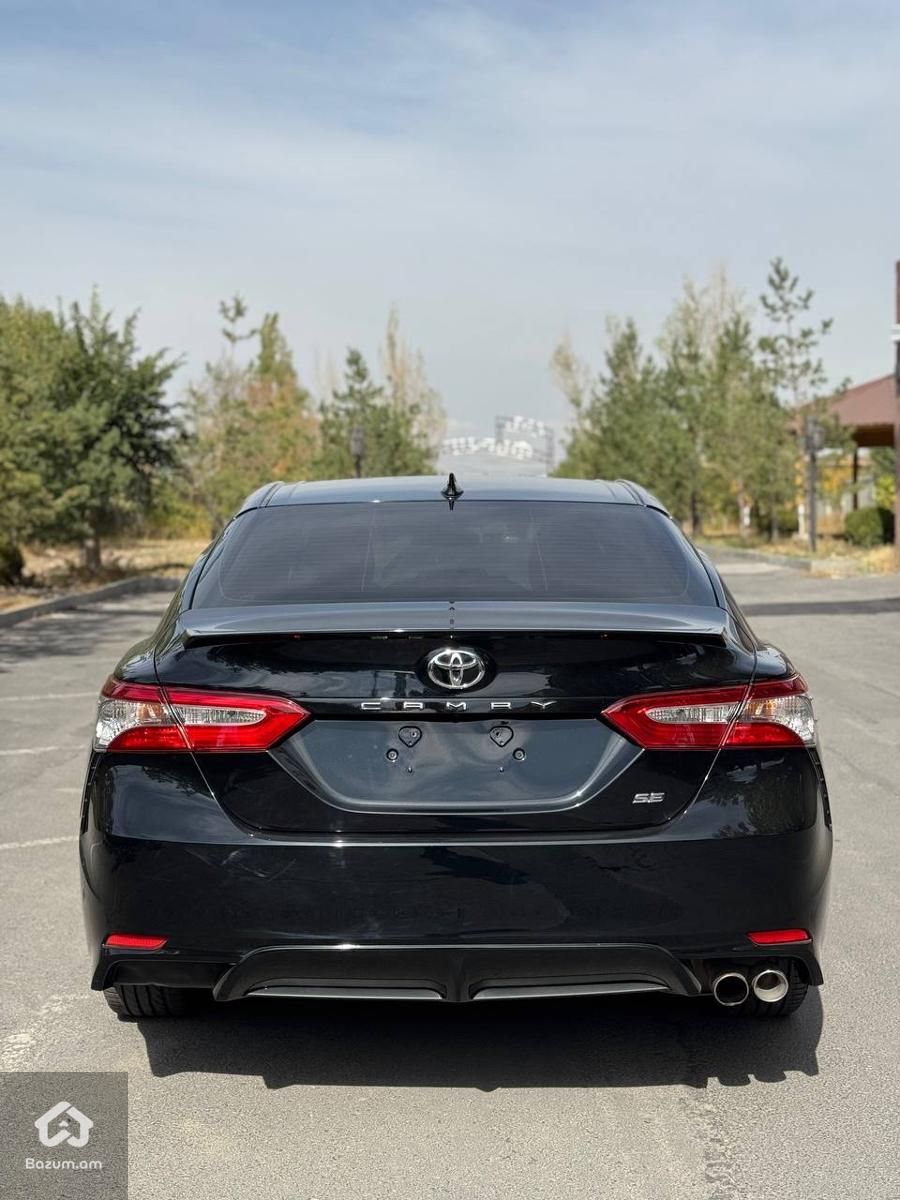 Toyota Camry SE - image 5