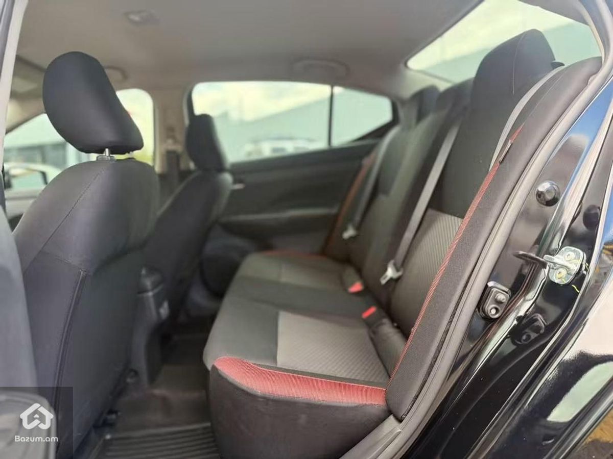Nissan Versa SR 2025 - image 10