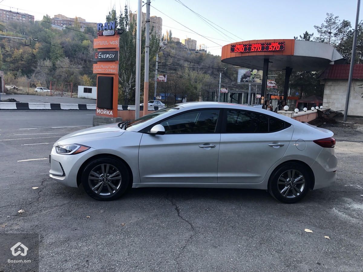 Hyundai Elantra - image 8