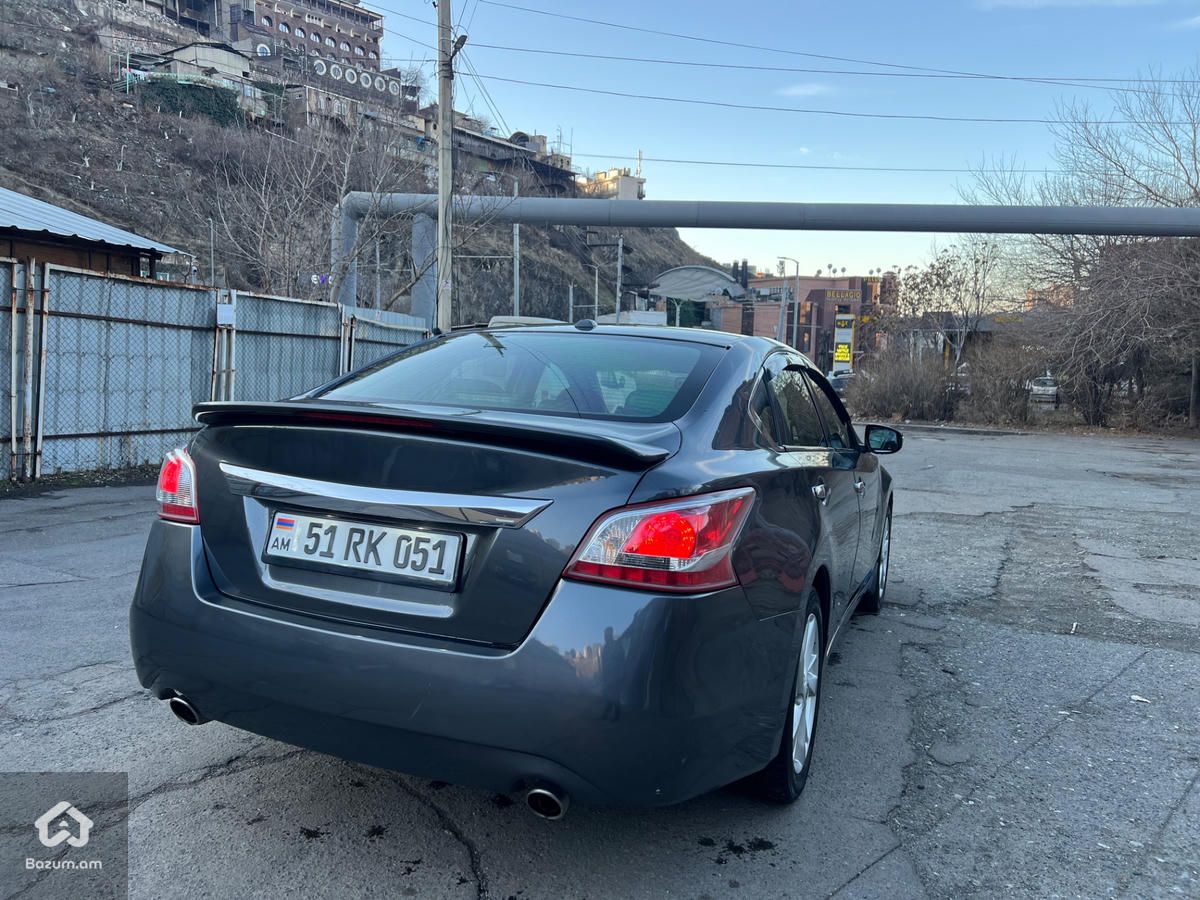 Nissan Altima - image 4