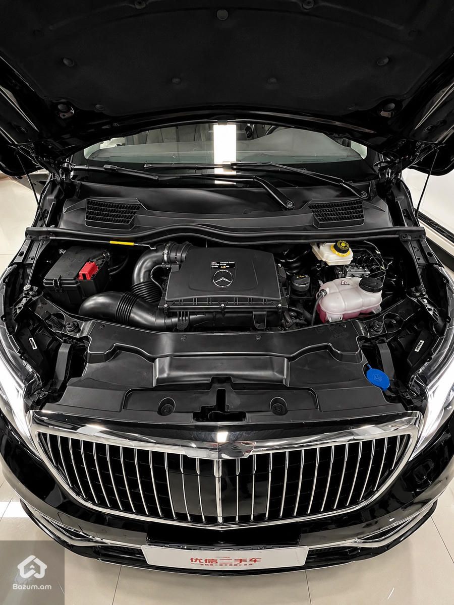 Mercedes-Benz V-Class Maybach V680 - image 6