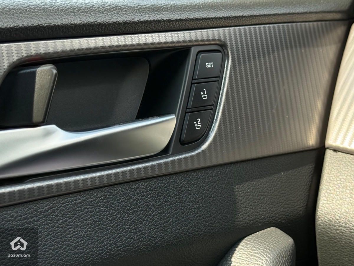 Hyundai Sonata - image 7