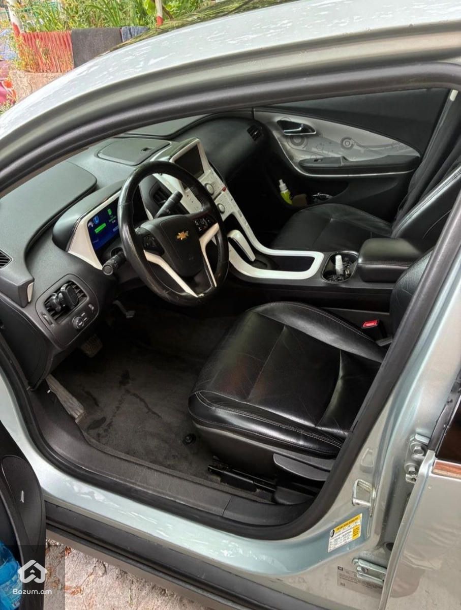Chevrolet Volt 2011 - image 1