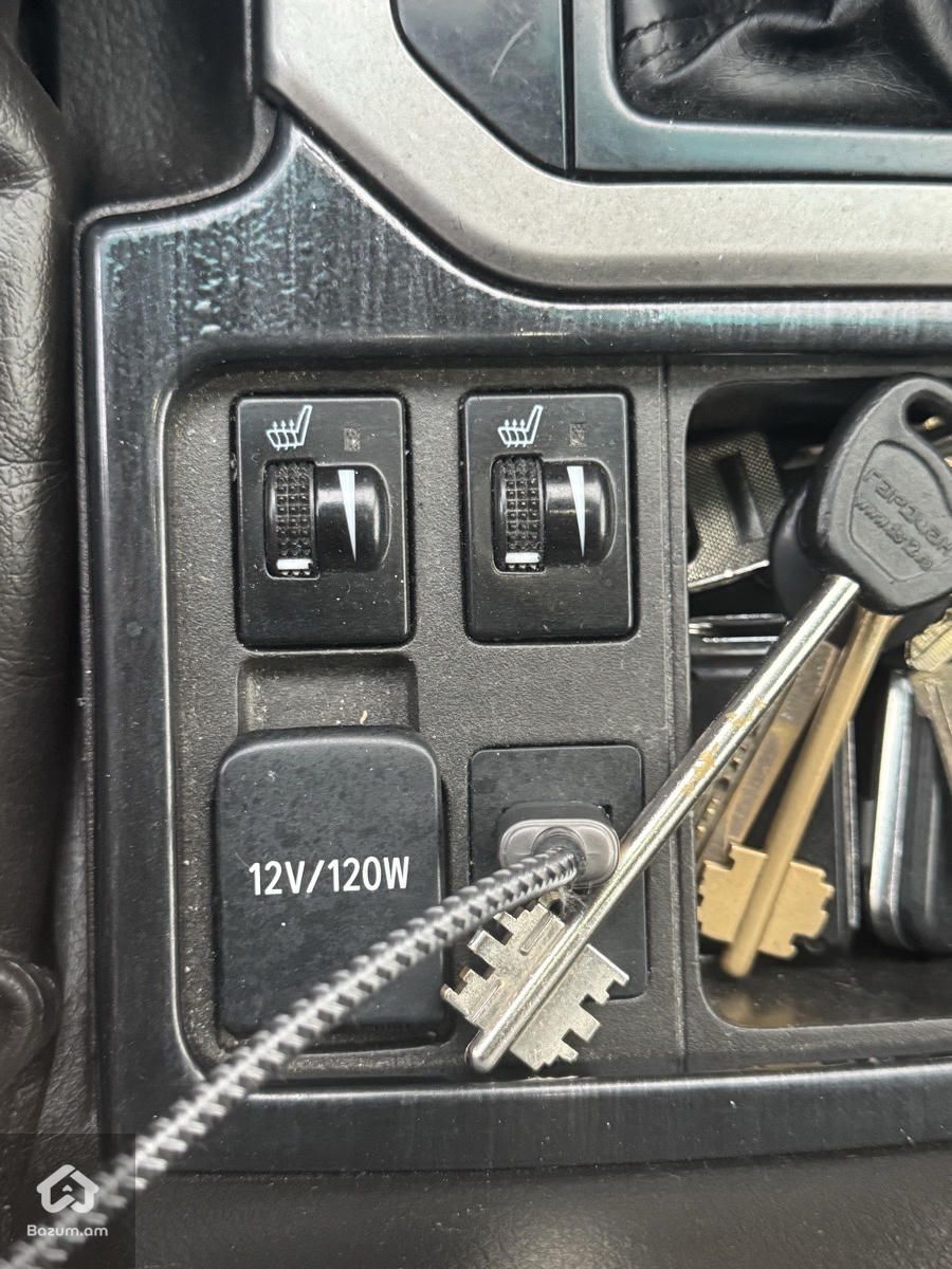 Toyota Land Cruiser Prado - image 8